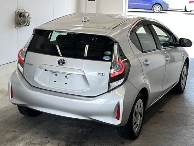 Toyota AQUA 2020 7381187-1