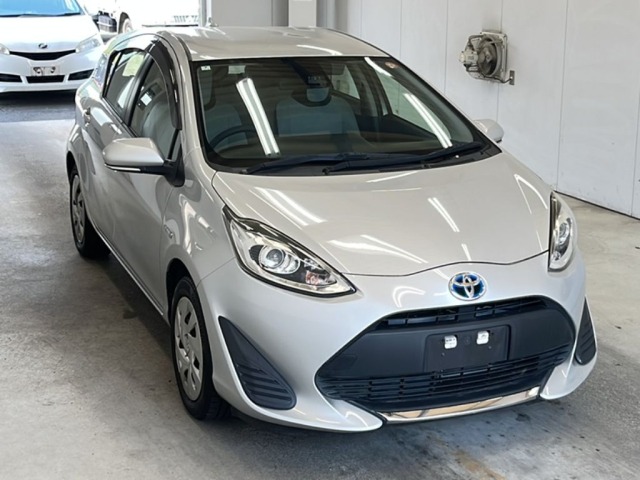 Toyota AQUA 2020 7381187-4