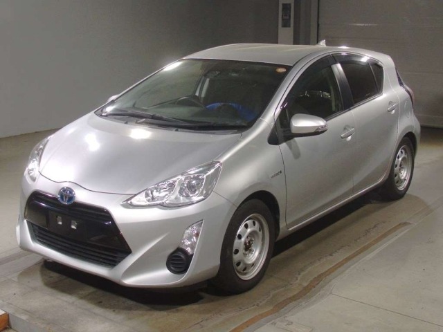 Toyota AQUA 2017 7381229-0
