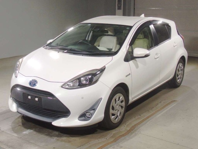 Toyota AQUA 2017 7381230-0