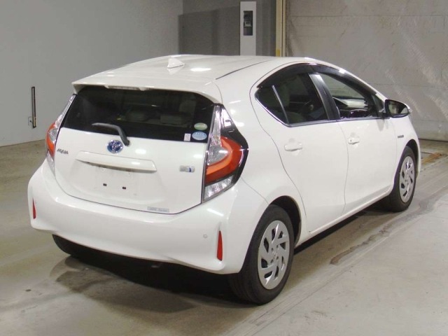 Toyota AQUA 2017 7381230-1