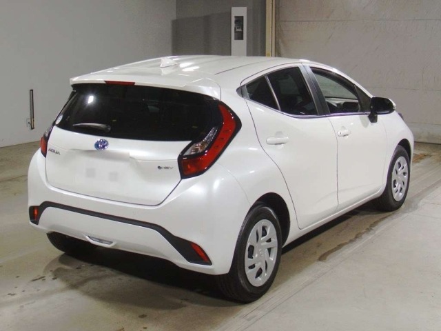 Toyota AQUA 2024 7381240-1