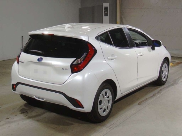 Toyota AQUA 2024 7381243-1