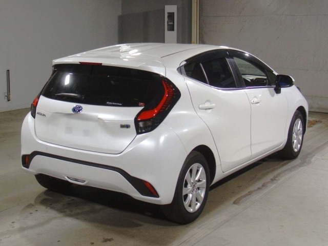 Toyota AQUA 2023 7381244-1