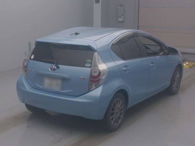 Toyota AQUA 2014 7381264-1