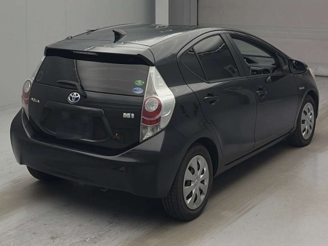 Toyota AQUA 2013 7381286-1