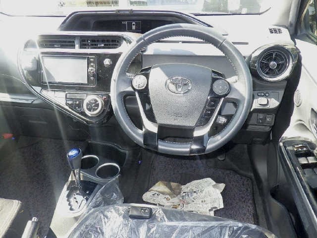 Toyota AQUA 2017 7381327-3