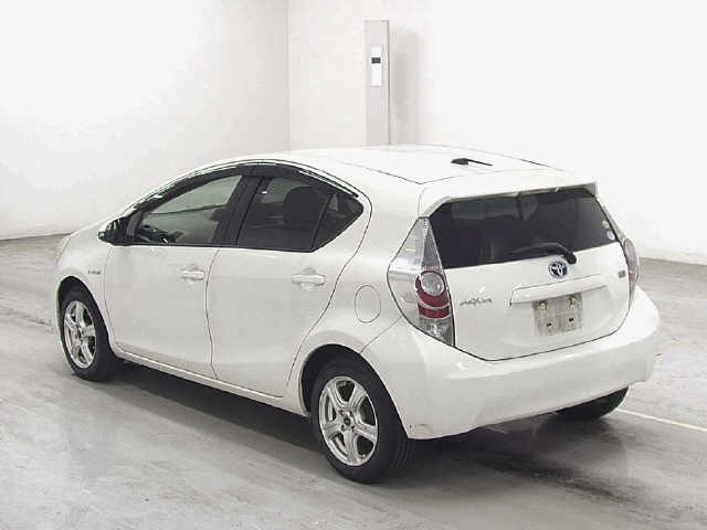 Toyota AQUA 2013 7381345-1