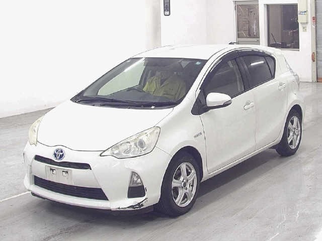 Toyota AQUA 2013 7381345-4