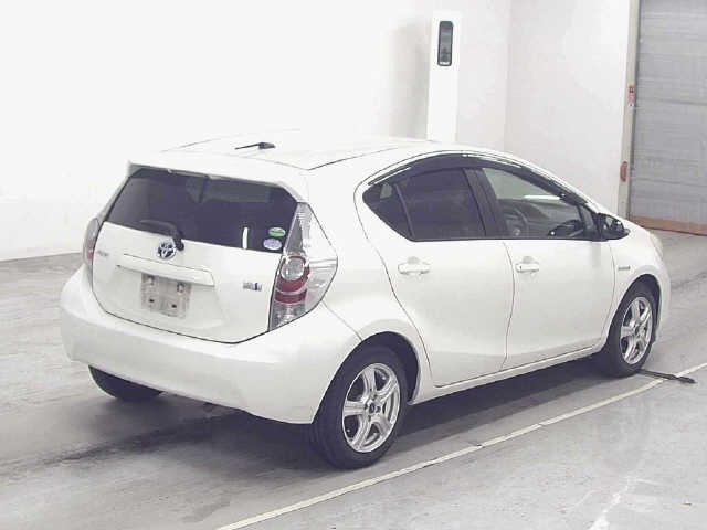 Toyota AQUA 2013 7381345-5