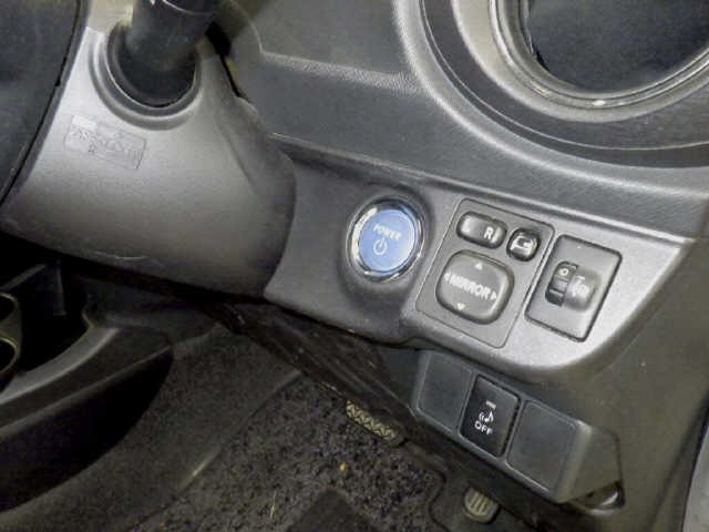 Toyota AQUA 2013 7381345-6