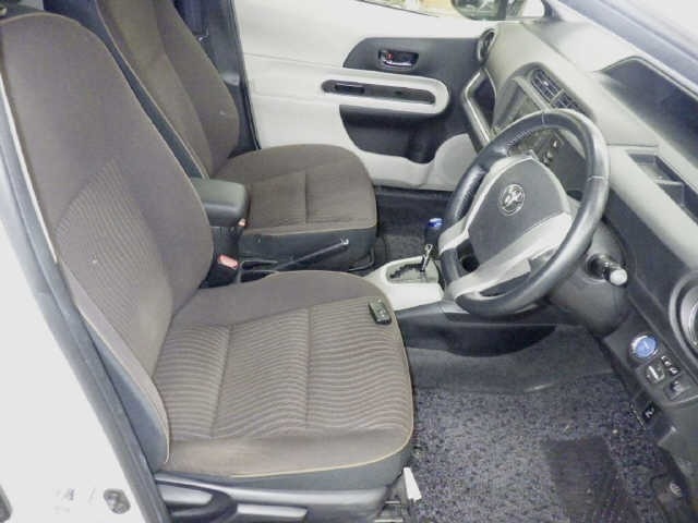 Toyota AQUA 2013 7381345-7