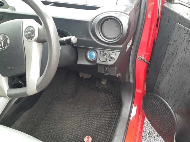 Toyota AQUA 2014 7381498-9