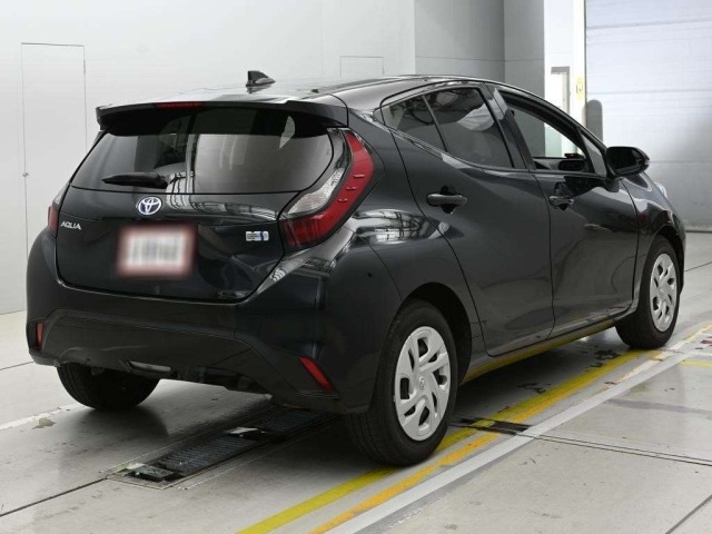 Toyota AQUA 2022 7381523-1