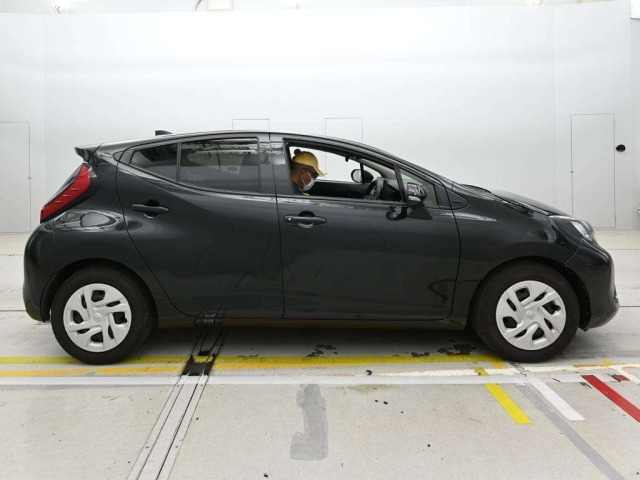 Toyota AQUA 2022 7381523-3