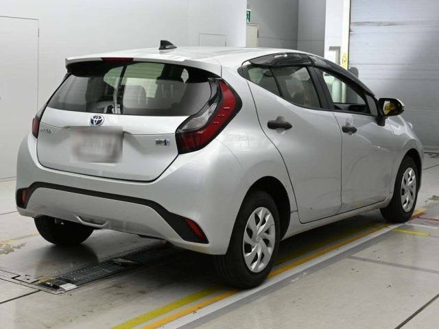 Toyota AQUA 2023 7381524-1