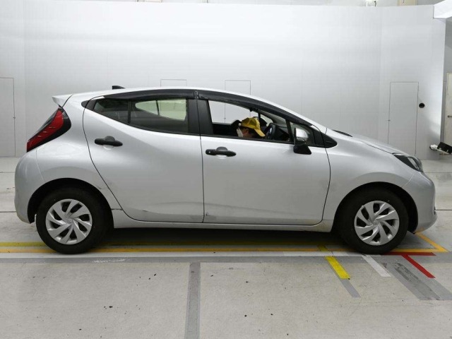 Toyota AQUA 2023 7381524-3