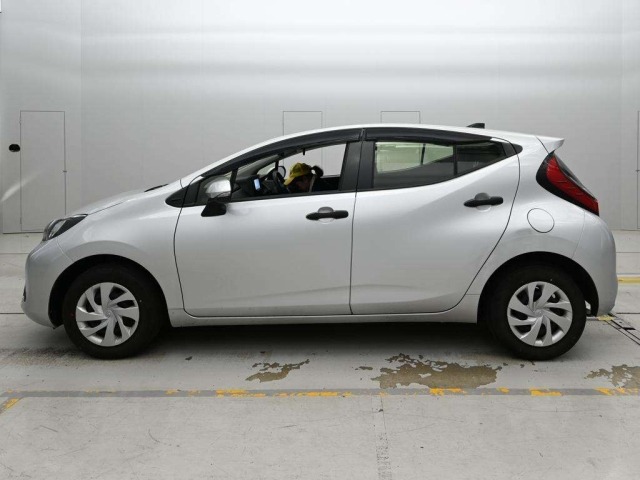 Toyota AQUA 2023 7381524-4