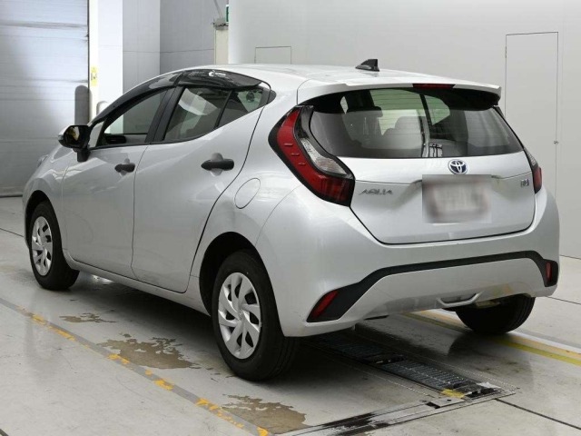 Toyota AQUA 2023 7381524-6
