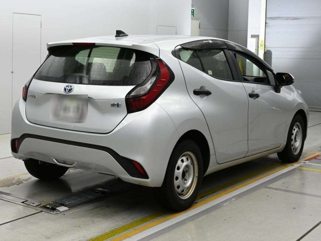 Toyota AQUA 2023 7381532-1