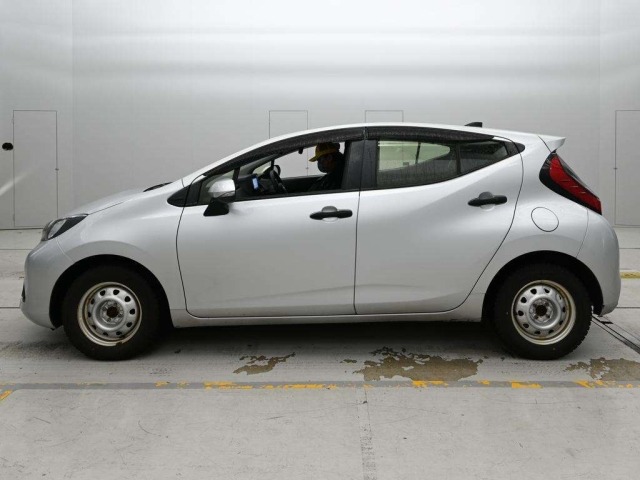 Toyota AQUA 2023 7381532-4