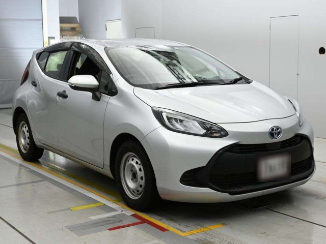 Toyota AQUA 2023 7381532-5