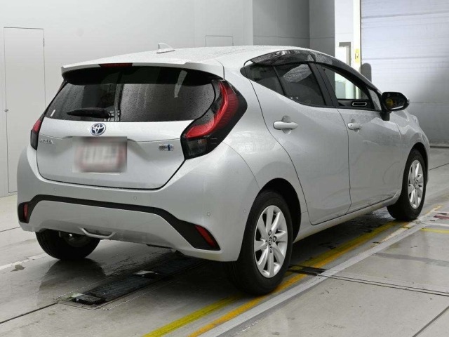 Toyota AQUA 2023 7381538-1