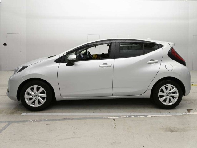 Toyota AQUA 2023 7381538-4