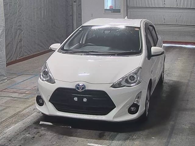Toyota AQUA 2016 7381551-0