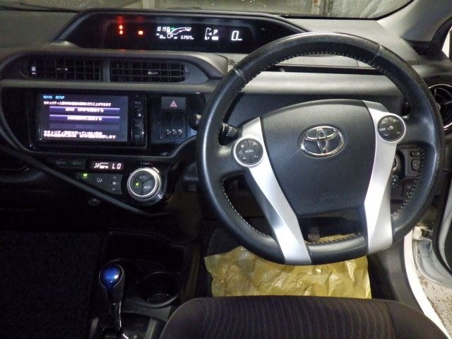 Toyota AQUA 2016 7381551-4