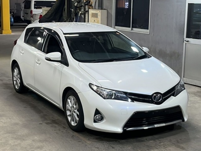 Toyota AURIS 2014 7384944-4
