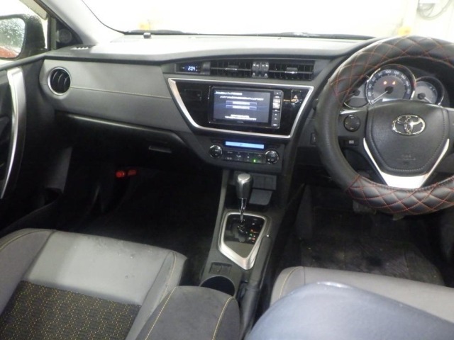 Toyota AURIS 2015 7384968-3