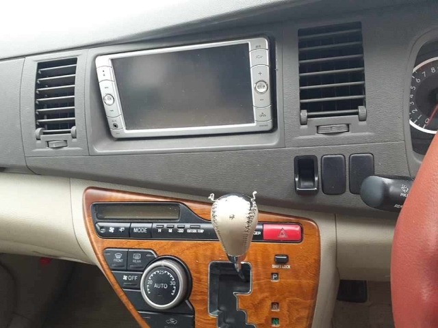 Toyota ISIS 2010 7383261-12