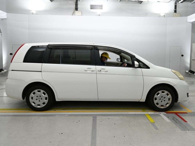 Toyota ISIS 2010 7383261-3