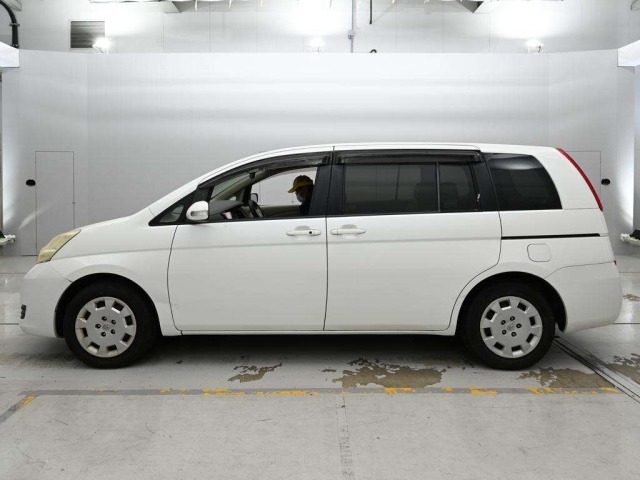 Toyota ISIS 2010 7383261-4
