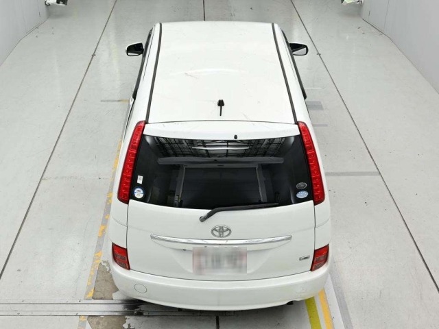 Toyota ISIS 2010 7383261-8