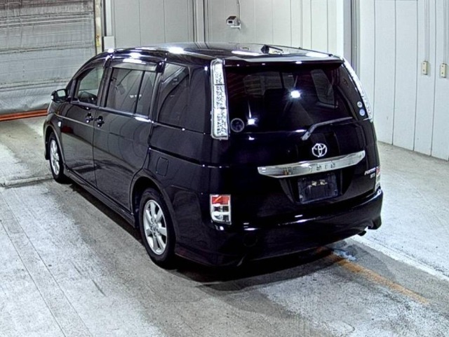 Toyota ISIS 2012 7383281-1