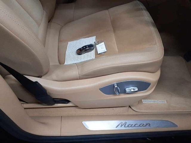Porsche MACAN 2014 7376901-10