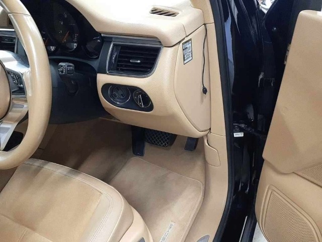 Porsche MACAN 2014 7376901-9