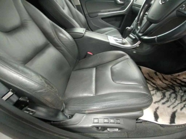 Volvo V60 2011 7383933-10