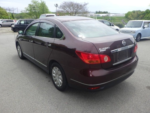 Nissan BLUEBIRD SYLPHY 2012 7418311-1