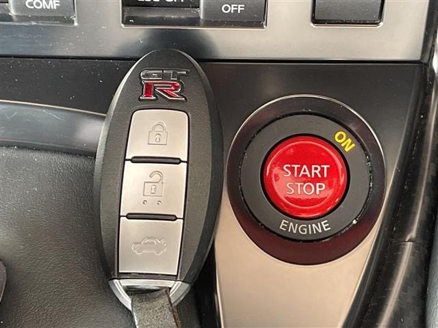 Nissan GT-R 2016 7389422-21