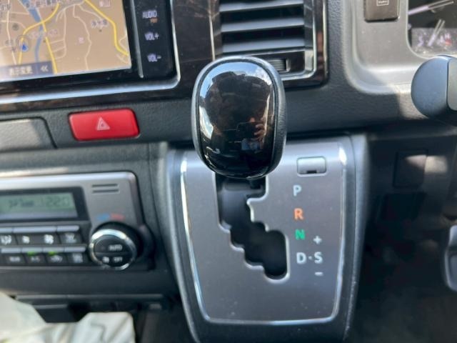Toyota HIACE VAN 2022 7388098-17