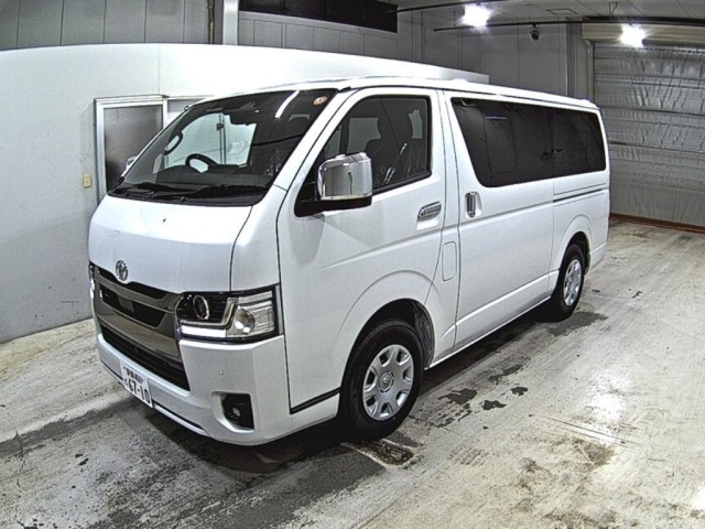 Toyota HIACE VAN 2026 7388161-4