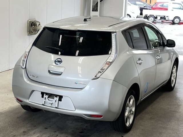 Nissan LEAF 2012 7389871-1