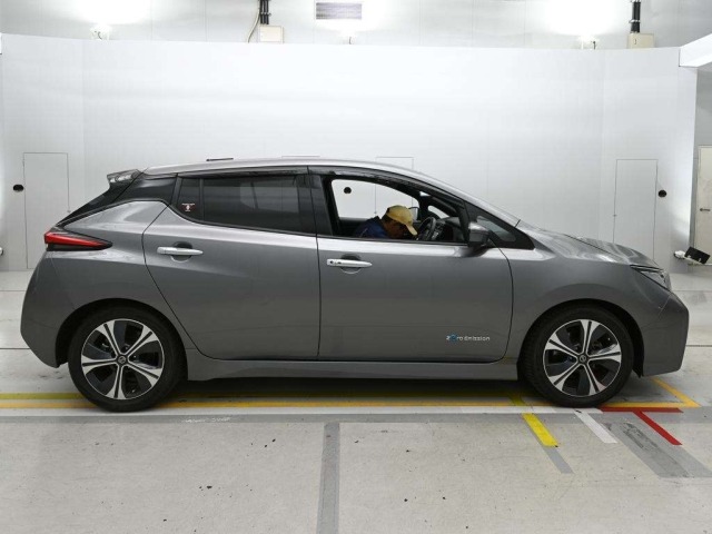Nissan LEAF 2019 7389876-3