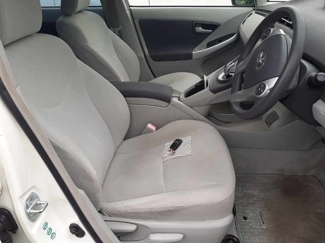 Toyota PRIUS 2011 7387857-8