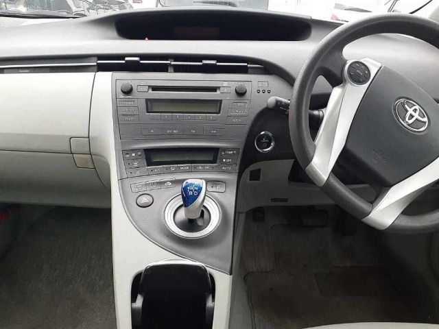 Toyota PRIUS 2011 7387857-9
