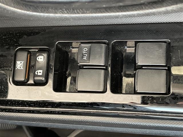 Toyota AQUA 2018 7424932-12