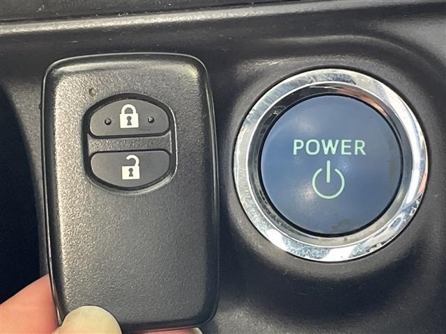 Toyota AQUA 2018 7424932-3